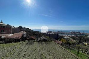 CASA SEMINDIPENDENTE A GENOVA