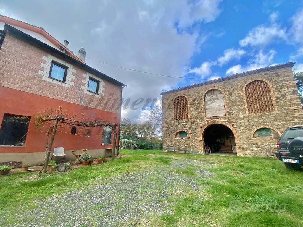 Rustico / Casale di 200 m² con più di 5 locali a P - Vista 4
