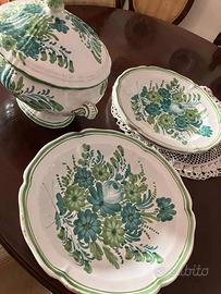 Zuppiera antica in ceramica dipinta a mano e 3 pia