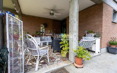 Casa indipendente con 2 appartamenti, giardino 700