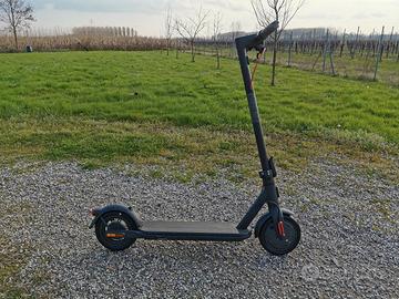 Monopattino elettrico Xiaomi 4 lite 51km