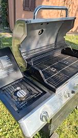 Barbecue a gas Char-Broil in acciaio inox