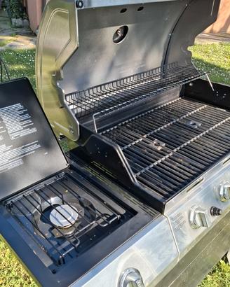 Barbecue a gas Char-Broil in acciaio inox