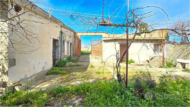 Casa indipendente con terreno di 1200 metri quadri