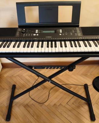 Tastiera  YAMAHA  PSR-E73 + appoggio