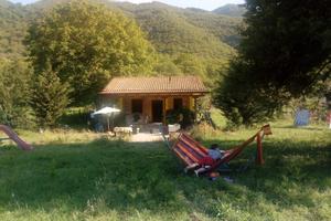 Graziosa casetta nel verde