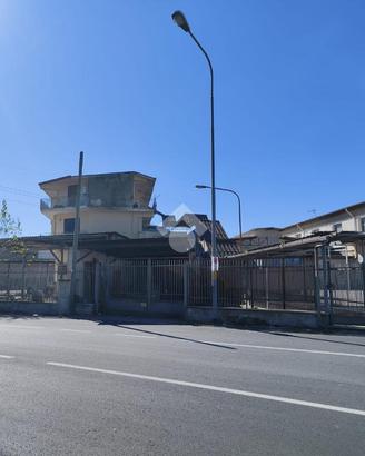 3 LOCALI A MELITO DI NAPOLI