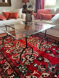 Tavolo di cristallo, gambe in ferro battuto