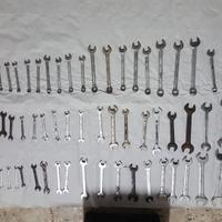 Grande lotto chiavi inglesi a stella