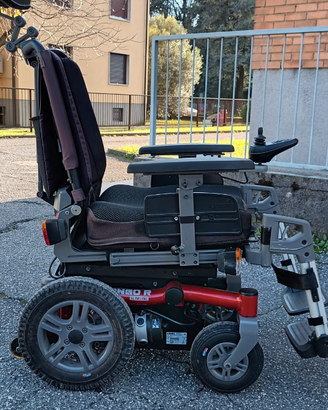 Carrozzina elettrica con comandi