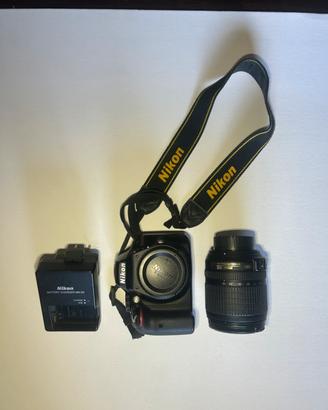 Nikon D3300 con obietivo 18 - 105