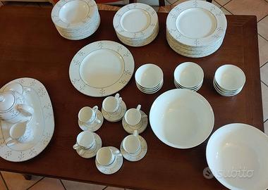 Servito di finissima porcellana Royal Bone China