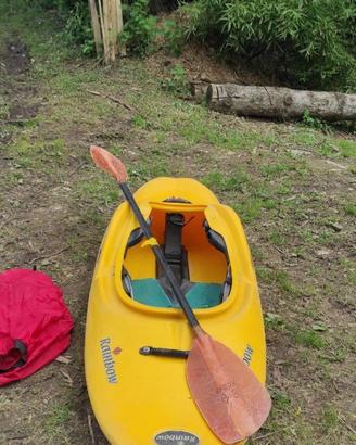Kayak con remo e copertura