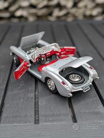 Chevrolet Corvette Cabrio del 1957 Burago 1/18  
