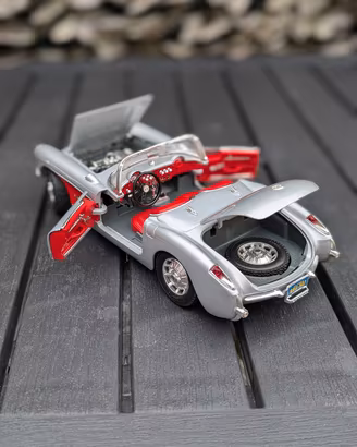 Chevrolet Corvette Cabrio del 1957 Burago 1/18  