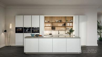 CUCINA LINEARE ATREZZATA CON COLONNE CON ISOLA