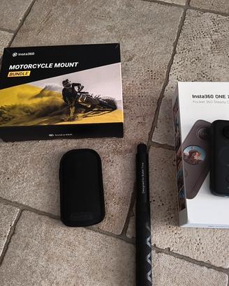 insta360 X2 con bastone e  kit moto 