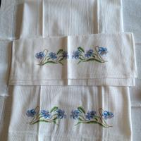 Asciugamani ricamati a mano