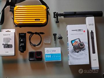 Insta360 Ace Pro con accessori