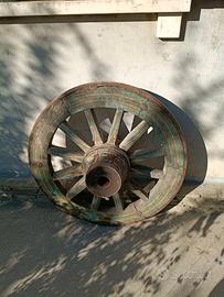 Antica Ruota da Carro in legno