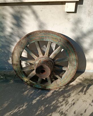 Antica Ruota da Carro in legno