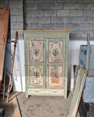 armadio da restaurare