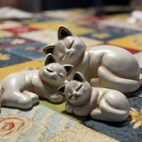 Famiglia gatti dormienti Thun 3 pezzi