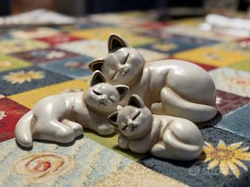 Famiglia gatti dormienti Thun 3 pezzi