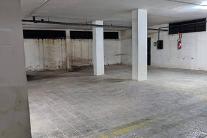 Posto auto o moto coperto in via Appia