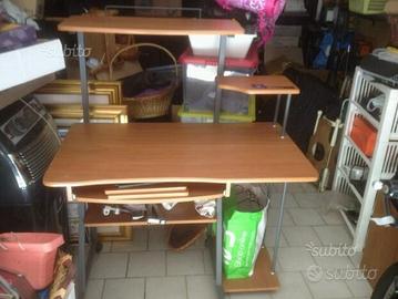 Postazione pc stand tavolo portacomputer