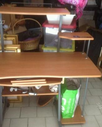 Postazione pc stand tavolo portacomputer