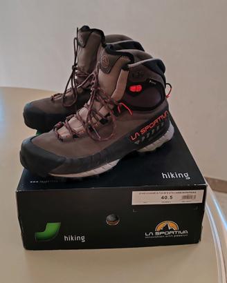 Scarponi trekking La Sportiva usato come nuovo