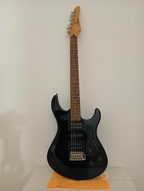 chitarra Yamaha   +  amplificatore