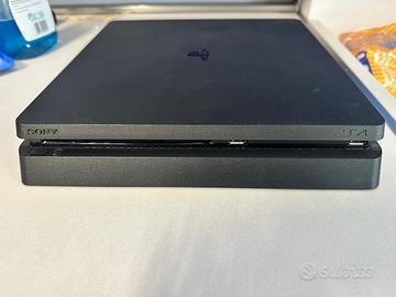 PS4 slim / due controller e tre giochi