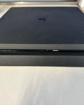 PS4 slim / due controller e tre giochi
