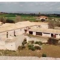 Terreno con edifici tra Cava Ispica e Cava Lazzaro