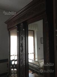 Armadio antico lavorato