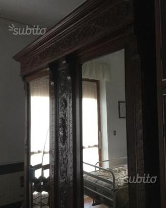Armadio antico lavorato