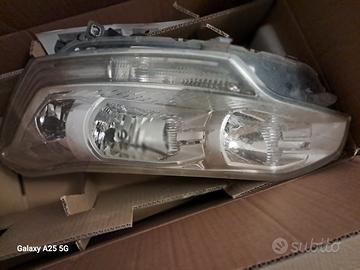 Farò lato sx citroen c5 anno 2010  station wagon