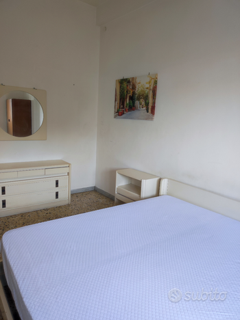 LECCE- Camera Arredata in Appartamento