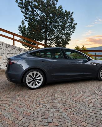 TESLA MODEL 3 LONG RANGE AWD - 19'' acc.boost