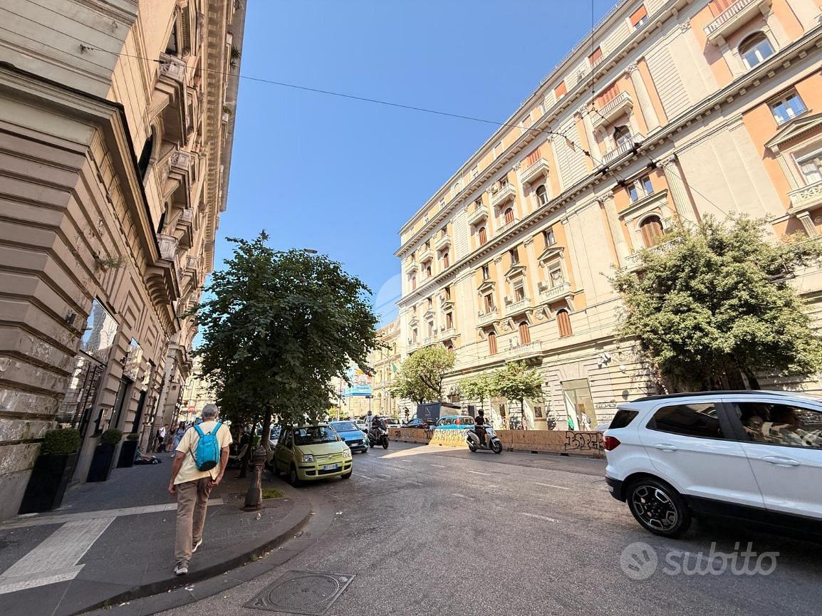 NEGOZIO A NAPOLI - Vista 3