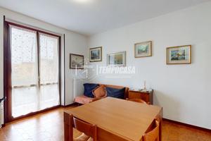 AMPIO E LUMINOSO TRE LOCALI CON GIARDINETTO