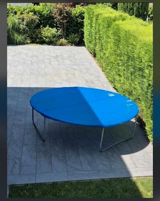 Trampolino con rete di sicurezza 