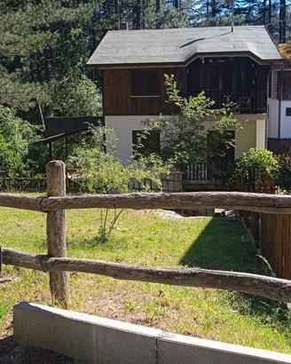 Villetta bifamiliare con giardino