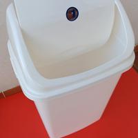 Pattumiera con coperchio basculante Lt.50 bianco
