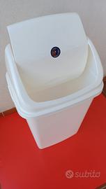 Pattumiera con coperchio basculante Lt.50 bianco