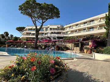 Attività / Licenza di 5124 m² con più di 5 locali 