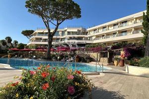 Attività / Licenza di 5124 m² con più di 5 locali 