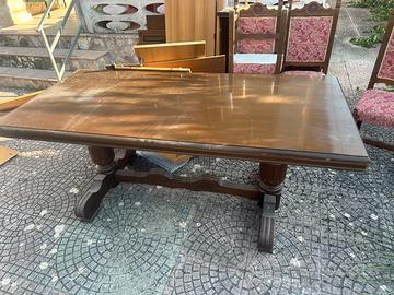 Tavolo in legno massiccio